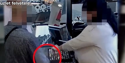 Nézze meg, milyen trükkel nyúlt le egy férfi három gyűrűt egy pécsi ékszerboltban - Videó!