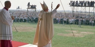 Harminchárom éve misézett II. János Pál pápa tízezrek előtt Pogányban