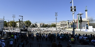 Ezt üzente Ferenc pápa a budapesti szentmisén