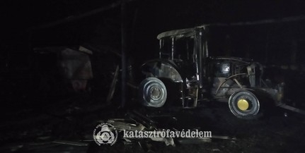 Kiégett egy raktár, s benne egy traktor is Baranyában