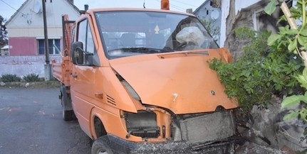A kaput áttörve lopott teherautót egy férfi Mohácson