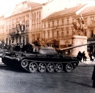 Tizenhárom éves fiúra is lőttek 1956-ban a baranyai megyeszékhelyen, 21-en haltak meg Tizenhárom éves fiúra is lőttek 1956-ban a baranyai megyeszékhelyen, 21-en haltak meg