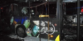 Kigyulladt és teljesen kiégett egy helyi járatú autóbusz Pécsett hajnalban