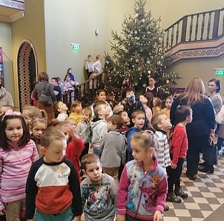 Több száz fenyőt adományozott a Mecsekerdő baranyai gyermekotthonoknak, kórházaknak Több száz fenyőt adományozott a Mecsekerdő baranyai gyermekotthonoknak, kórházaknak
