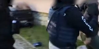 Kamucéggel nyúlt le tízmilliókat egy baranyai férfi - Videó! Kamucéggel nyúlt le tízmilliókat egy baranyai férfi - Videó!