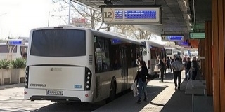 Hétfőtől nem kell maszkot viselni a buszokon és a vonatokon