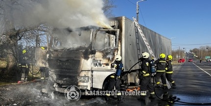 Lángra kapott egy nyerges vontató a 6-os főúton