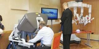 Sebészeti robot is operál majd a PTE Klinikai Központjában, az első műtétekre idén sor kerül Sebészeti robot is operál majd a PTE Klinikai Központjában, az első műtétekre idén sor kerül