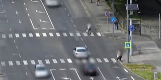 Ezúttal a gyalogos-átkelőhelyeket vették célba drónnal a baranyai zsaruk - Videó!