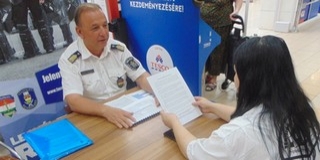 Mohácson és Pécsett is toborozták a határvadászokat Mohácson és Pécsett is toborozták a határvadászokat