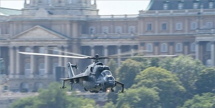 Főpróbát tartott a légierő hétfőn Budapesten