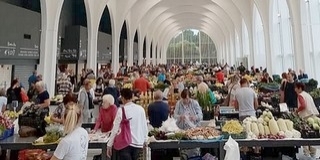 A vevőknek és az árusoknak is kell hagyniuk a vásárcsarnokot kedden A vevőknek és az árusoknak is kell hagyniuk a vásárcsarnokot kedden