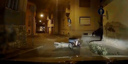 Részeg robogóst hajkurásztak Pécs belvárosában a rendőrök - Videó!