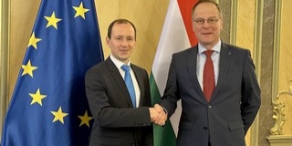 Területfejlesztési megállapodást írt alá a vármegyei önkormányzat elnöke és Navracsics Tibor