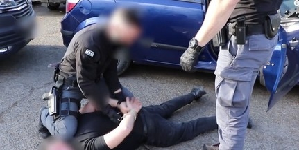 Pécsi drogdílerre csaptak le a kommandósok, egy kuncsaftja is lebukott - Videó!