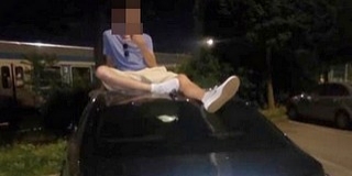 Annyira betépett egy pécsi fiatal, hogy autókat állított meg, majd a tetejükön ugrált