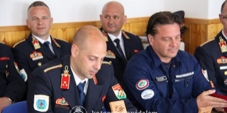 Elismeréseket vehettek át baranyai tűzoltók Szent Flórián napján