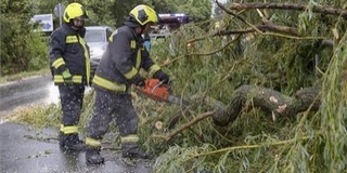 Csaknem négyszáz esethez vonultak ki a tűzoltók a vihar miatt