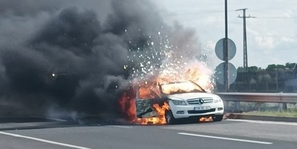 Lángoló autóból menekítettek ki egy családot a NAV járőrei