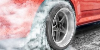 Driftelőkre és gyorsulási versenyek résztvevőire csaptak le Driftelőkre és gyorsulási versenyek résztvevőire csaptak le