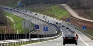 Teljes szélességében lezárták az autópályát Bóly és Pécs között