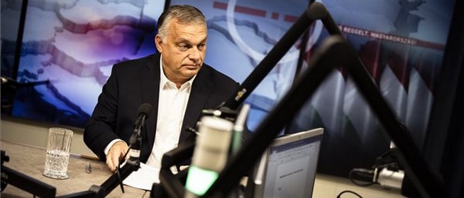 Orbán Viktor: Európa a tűzzel játszik, a béke és a háború határán vagyunk