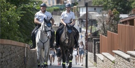 Kétszer annyi rendőr szolgál nyáron a Balatonnál, mint év közben