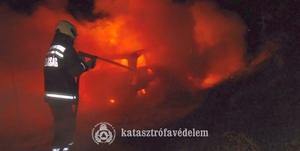 Lángokban álló kocsihoz riasztották a baranyai tűzoltókat
