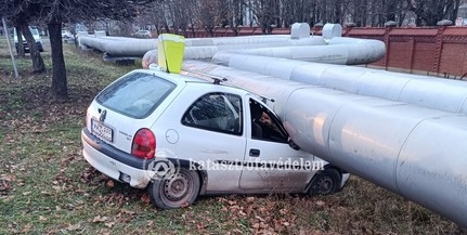 Hővezetéknek ütközött egy személyautó Pécsett