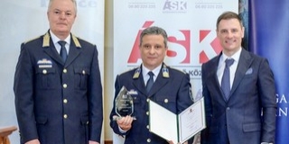Díjat kapott Harmati Béla, Baranya bűnügyi rendőrfőkapitány-helyettese