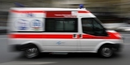 Felborult egy autó az 58-as főúton, Harkány közelében Felborult egy autó az 58-as főúton, Harkány közelében