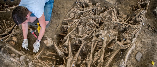 Belenézhetünk a Mohácson ötszáz éve tömegsírba temetett hősök szemébe - Videó! Belenézhetünk a Mohácson ötszáz éve tömegsírba temetett hősök szemébe - Videó!