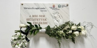 A meg nem született gyermekekre emlékeztek a PTE klinikáján