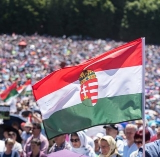 Gyászba borult az ország, zúgtak a harangok a trianoni rablóbéke aláírásának délelőttjén