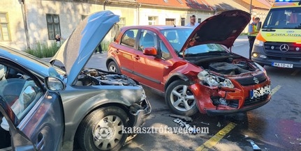 Két autó ütközött Mohácson, mentőre is szükség volt