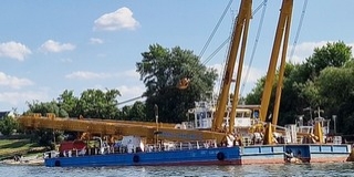 Kulcsszerep vár a mohácsi híd építésénél Közép-Európa legnagyobb úszódarujára, a Clark Ádámra Kulcsszerep vár a mohácsi híd építésénél Közép-Európa legnagyobb úszódarujára, a Clark Ádámra