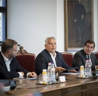 Gulyás Gergely: döntött a kormány a kiegészítő nyugdíjemelés pontos összegéről