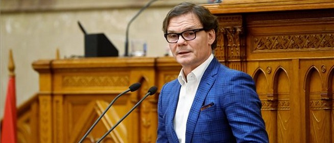 Bánki Erik majd' negyven év után visszavonul a politikától, nem veszi fel a mandátumát