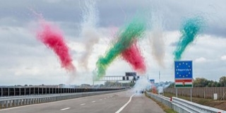 Lázár János: egy régi sebet gyógyított be az M6-os és horvát A5-ös autópálya összekötése