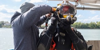 Búvárokat is bevetettek a mohácsi Duna-híd építésénél, tízméteres mélységben dolgoztak