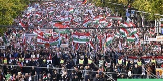 Orbán Viktor az ünnepen: beszélnünk kell a megtévesztett magyarokkal, ideje fellázadni!