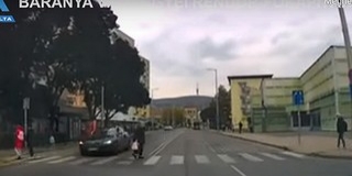 Drogos sofőr próbált elmenekülni a rendőrök elől Pécs belvárosában - Videó!