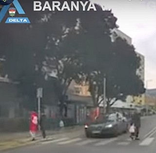 Drogos sofőr próbált elmenekülni a rendőrök elől Pécs belvárosában - Videó!