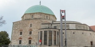 Nyolc év kényszerpihenő után lép ismét működik a pécsi dzsámi liftező harangtornya