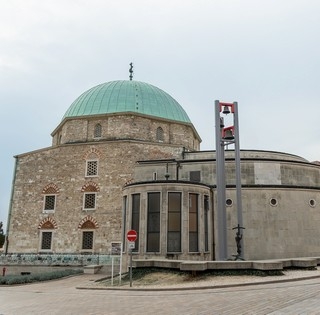 Nyolc év kényszerpihenő után lép ismét működik a pécsi dzsámi liftező harangtornya