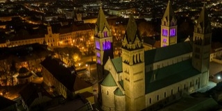 Idén is díszkivilágítással köszöntik az adventet a pécsi székesegyház tornyai