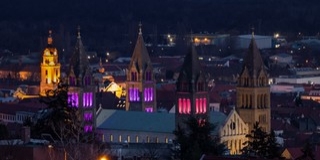 Idén is díszkivilágítással köszöntik az adventet a pécsi székesegyház tornyai