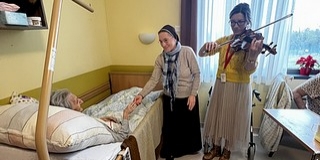 Betegekhez, idősekhez is elvitték az adventi fényt a kórházlelkészség önkéntesei