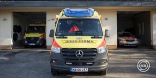 Több mint száz új mentőautót állítanak szolgálatba