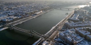 Egyes szakaszokon elkezdett befagyni a Duna